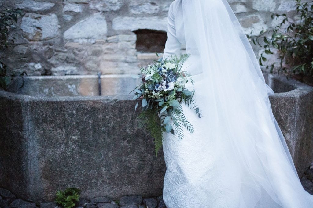 Ramo de novia elegante verde anémonas a medida